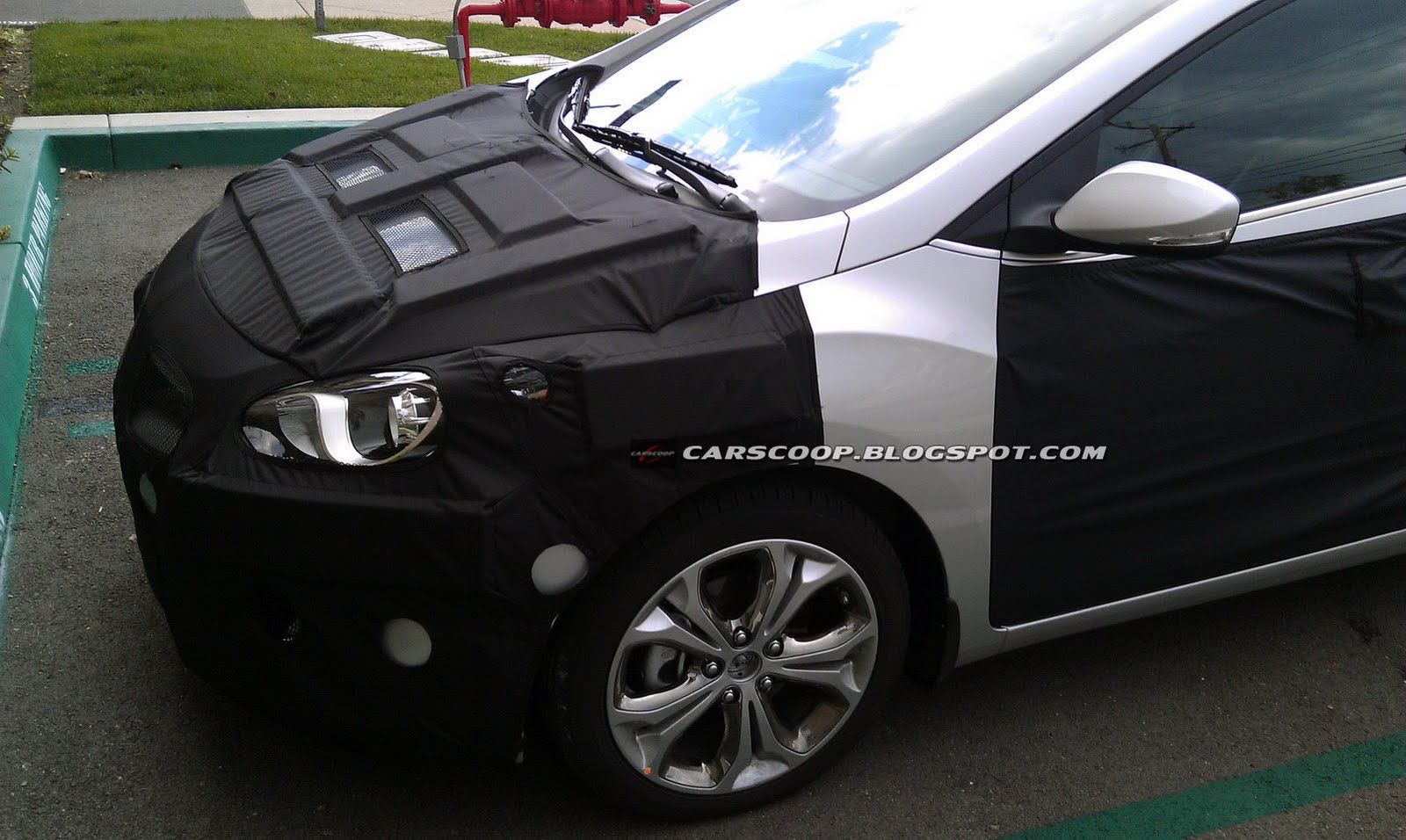 2013-Hyundai-Elantra-Touring-4.jpg : [현대] 아반떼MD 헤치백 모델 - 스파이샷(사진)